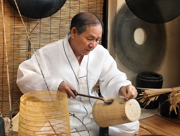 작업중인 박창영 선생