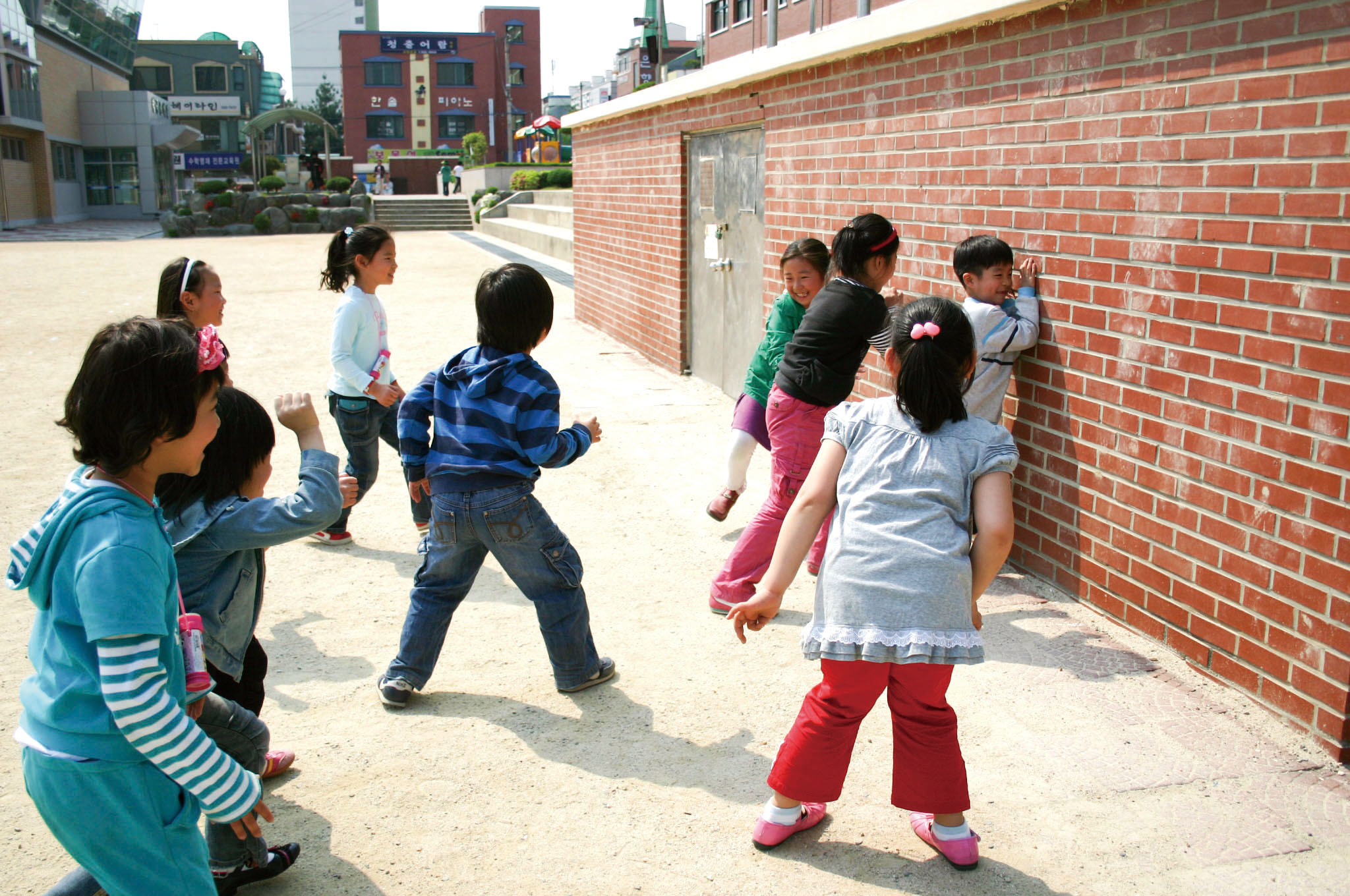 무궁화 꽃이 피었습니다 놀이중인 아이들, 2008년, 충주 칠금초등학교