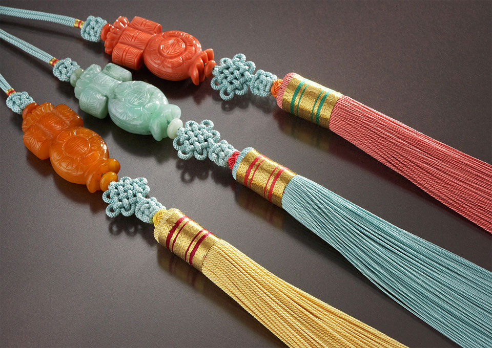 투호삼작노리개(비취,산호,밀화)_길이32.5cm.jpg