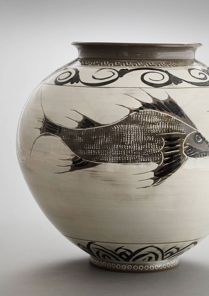 분청사기어문호(粉靑沙器魚紋壺)_39×41cm-.jpg