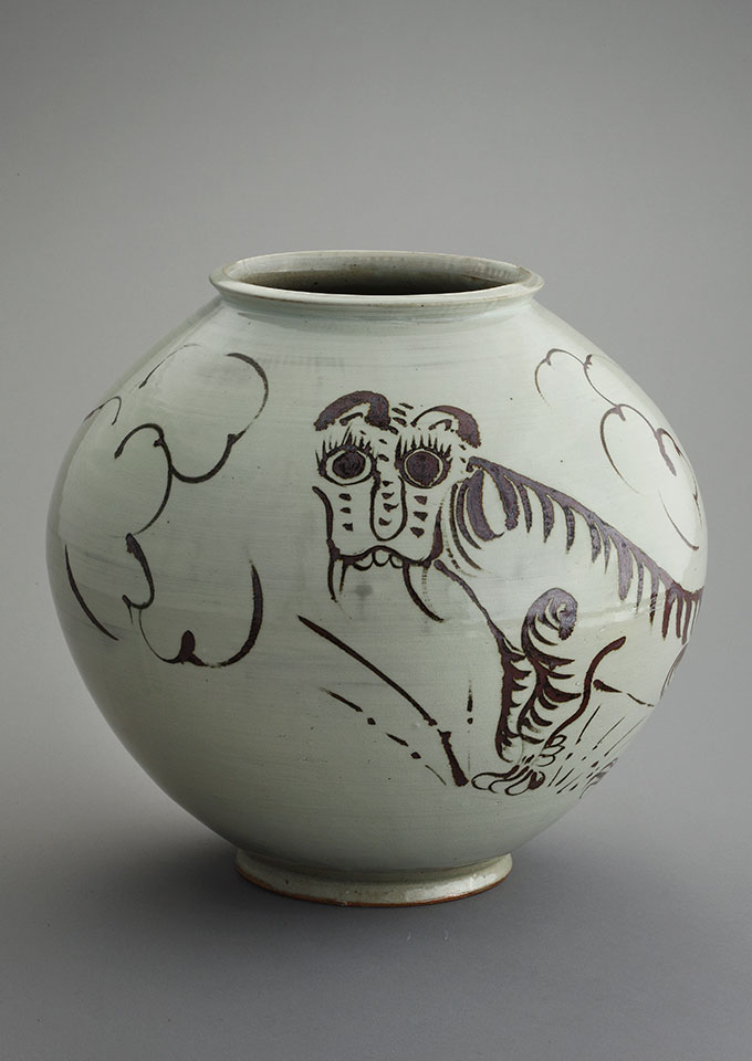 분청사기철화호문호_지름40,높이38cm.jpg