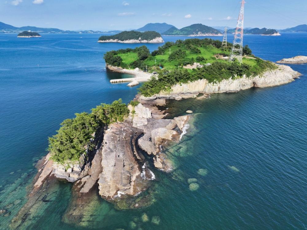 A Mystical Island Once Home to Herds of Ornithopod Dinosaurs6