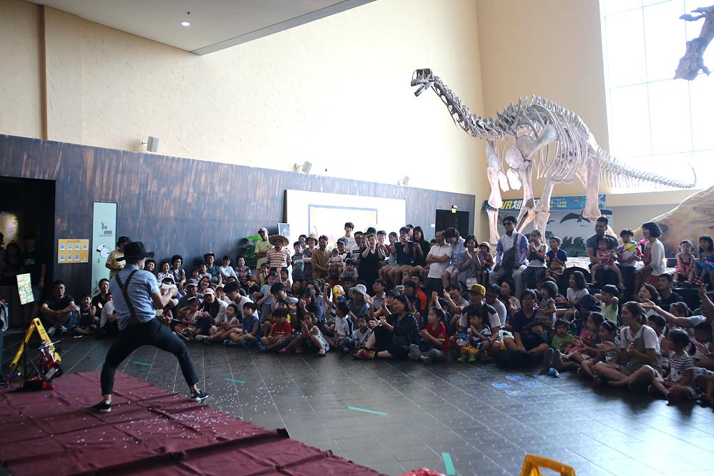 A Habitat Shared by Dinosaurs, Pterosaurs, and Birds9