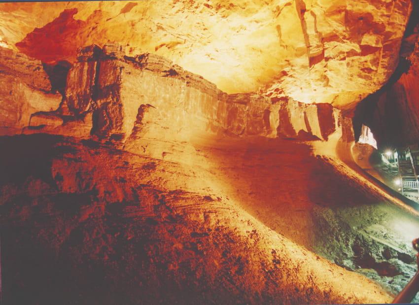 South Korea&rsquo;s Largest Limestone Cave10
