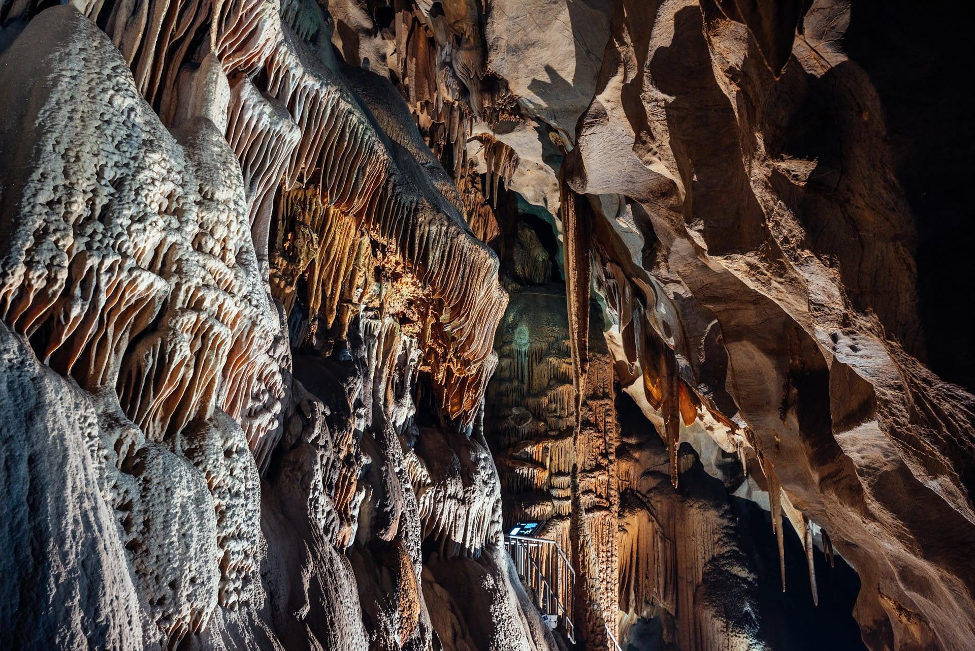An Underground Palace Sculpted by Fantastic Rock Formations2