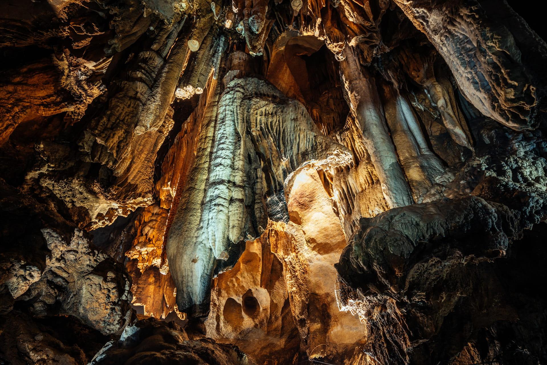 An Underground Palace Sculpted by Fantastic Rock Formations3