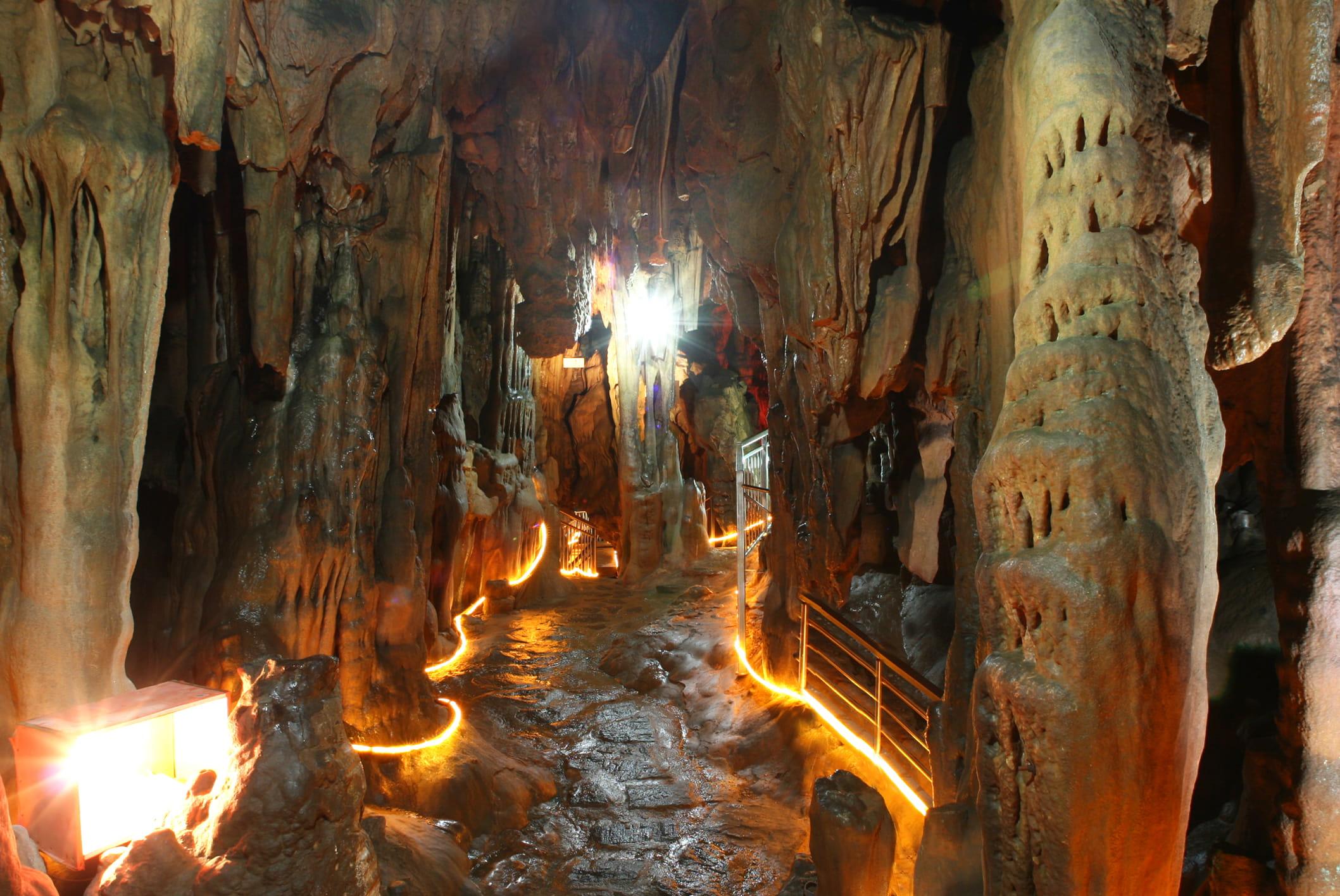 Korea&rsquo;s First Show Cave Open to the Public8